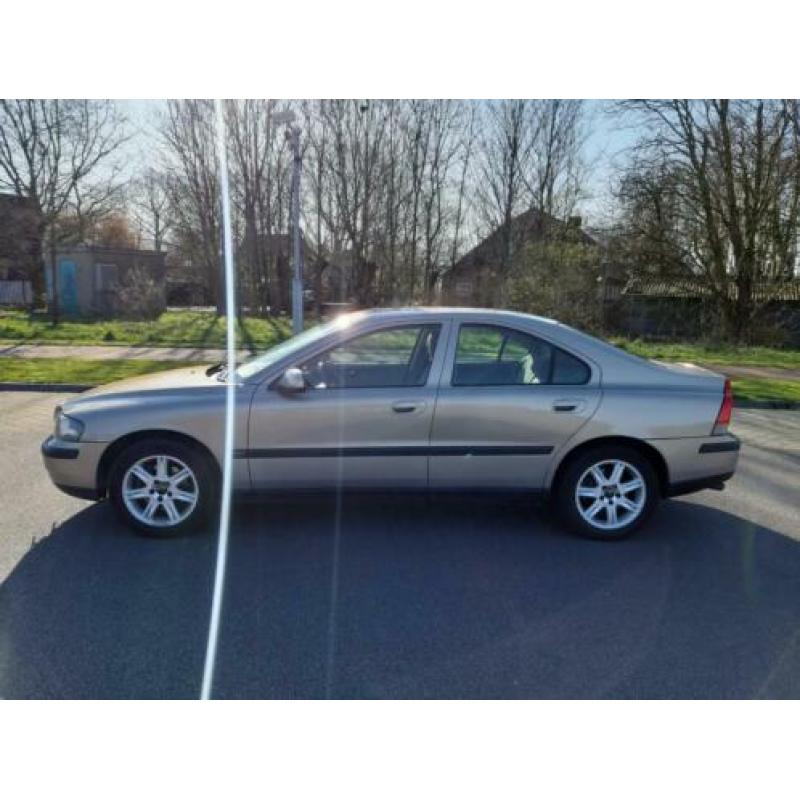 Volvo S60 2.4i 5 cilinder 140PK 2001 Beige