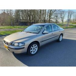 Volvo S60 2.4i 5 cilinder 140PK 2001 Beige