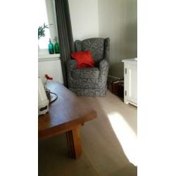 Oorfauteuil grijs. Verkeerd in nieuwstaat.