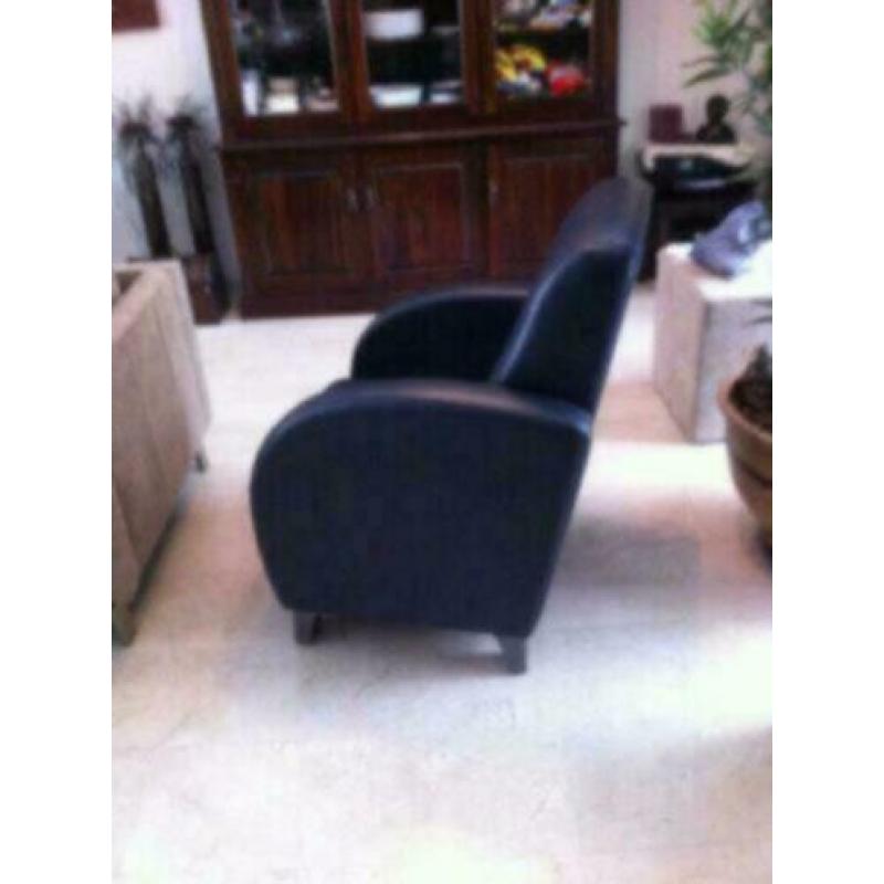 Leren fauteuil kleur blauw hoogte rug 100 cm breedte 75 cm.