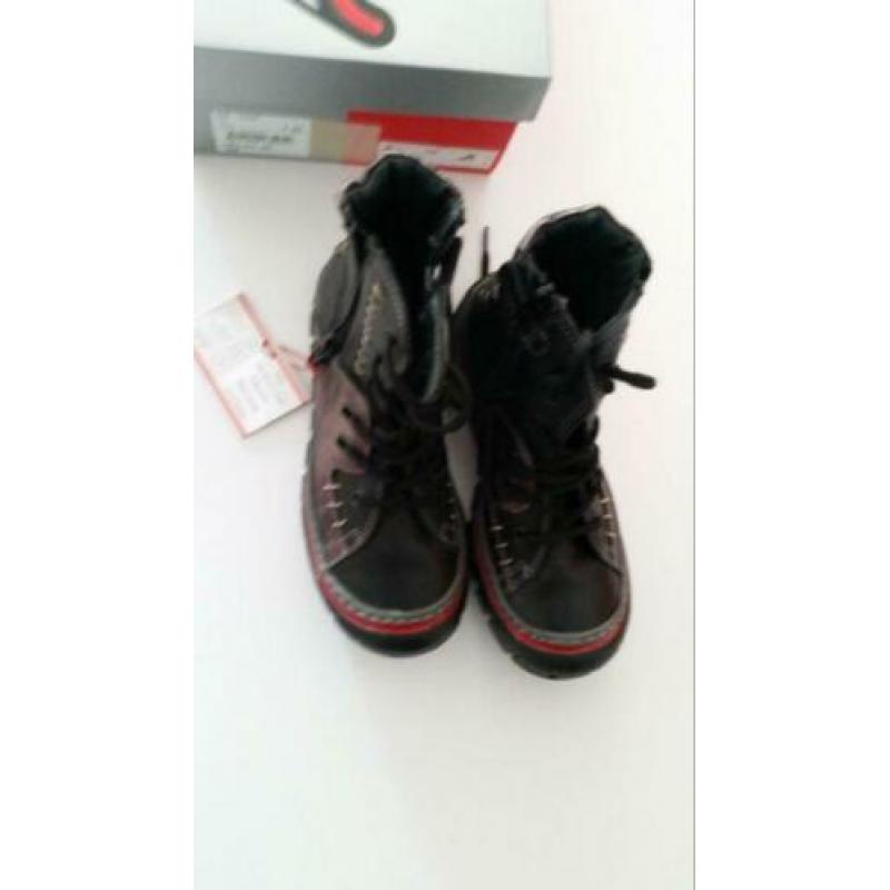 Nieuwe Redzz Tim stoere schoen zwart met rode accenten