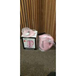 Nieuw roze waterkoker