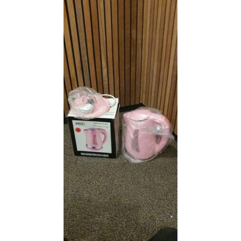 Nieuw roze waterkoker