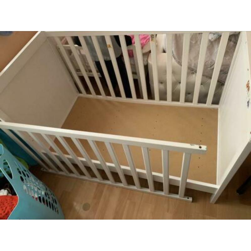 Sundvik ikea babybed ledikant meegroei verstelbaar wit