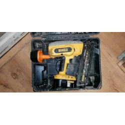 Dewalt accu tacker