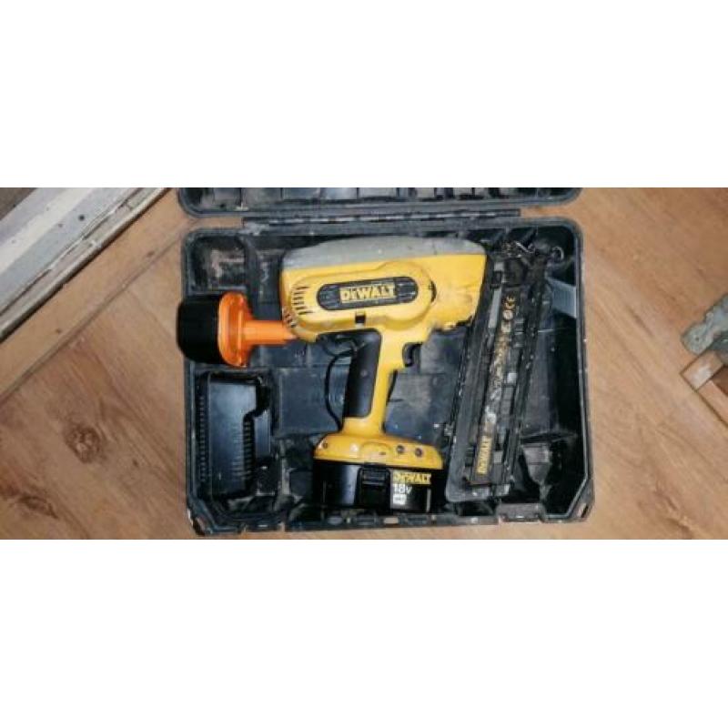 Dewalt accu tacker