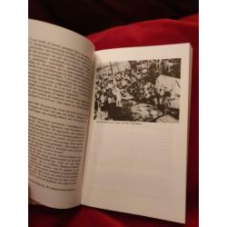 De heren worden bedankt. Met vergeten leger in Indië 1949-50