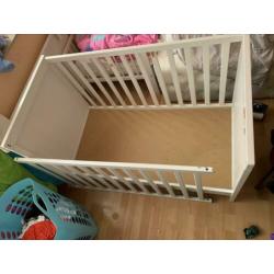 Sundvik ikea babybed ledikant meegroei verstelbaar wit