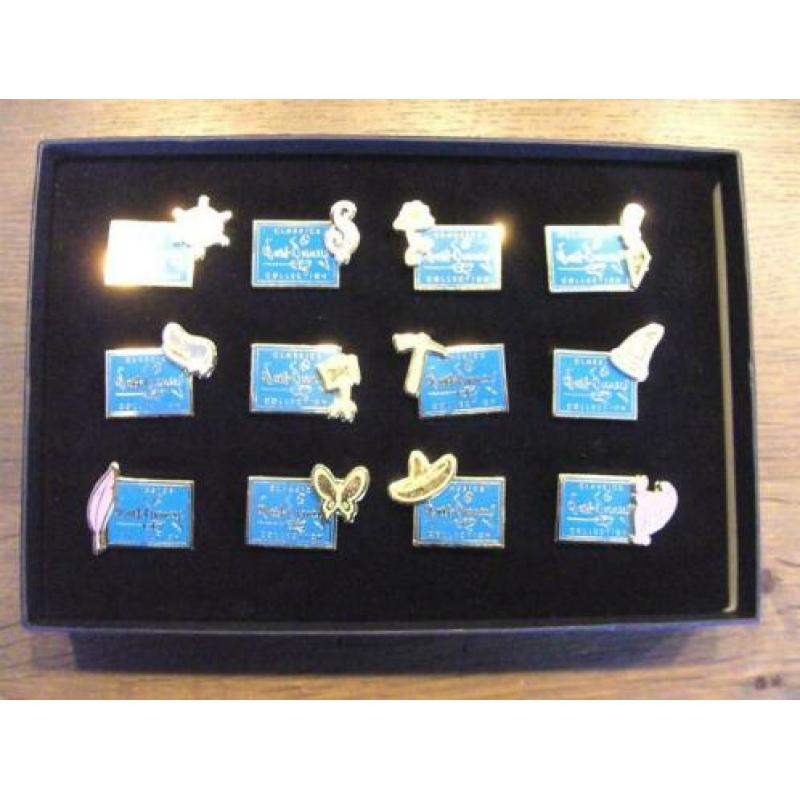 Collectie van 12 WDCC pins met jaartekens
