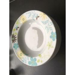 Diepe borden 7 stuks servies