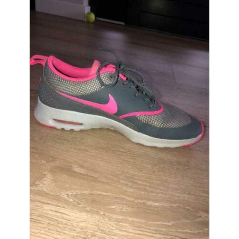 Nike schoenen maat 39 (valt als 38)