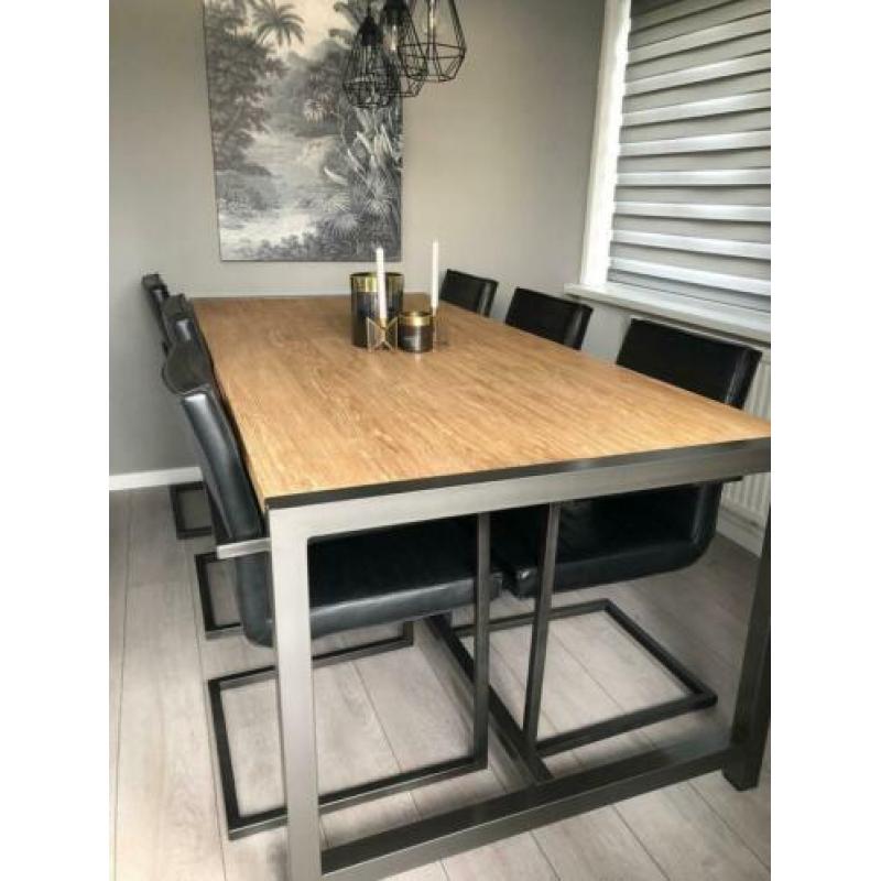 Teakhouten eettafel