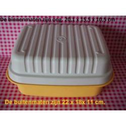 038) Kornuit of kaasdoos, gebruikt; en meer Tupperware