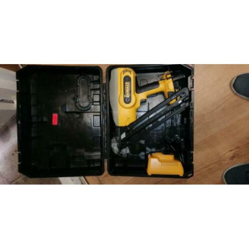 Dewalt accu tacker