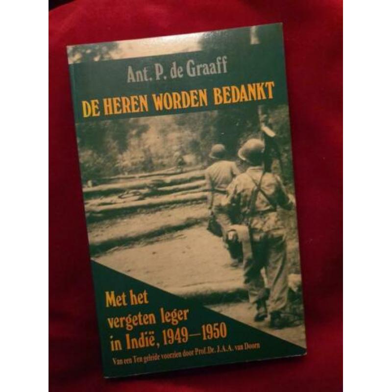 De heren worden bedankt. Met vergeten leger in Indië 1949-50