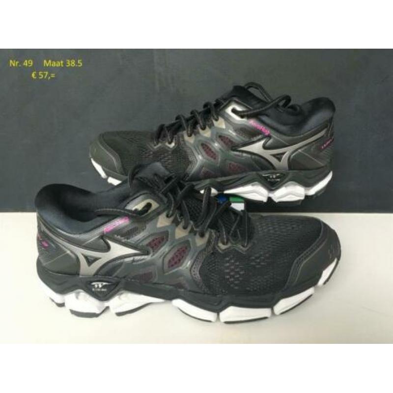 Nr. 49 / Maat 38,5 / MIZUNO Wave Horizon 3 / 67 % korting