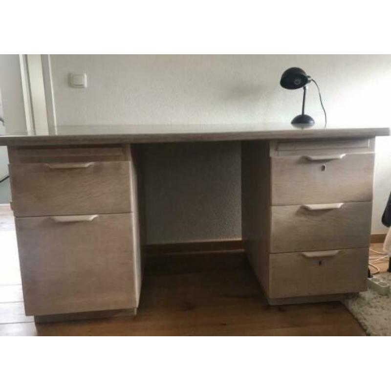 Mooi white wash bureau!