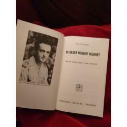 De heren worden bedankt. Met vergeten leger in Indië 1949-50