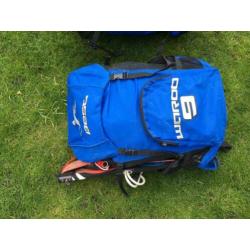Complete set: 2 kites, board, bar, trapeze en pomp.