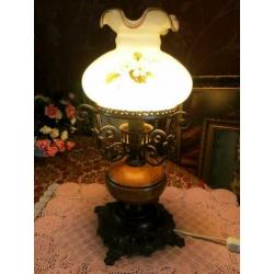 Brocante olielamp/tafellamp olie lamp messing brons,kap glas