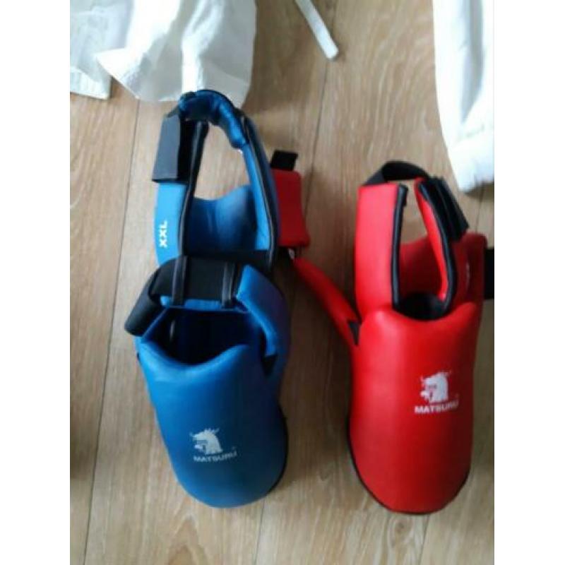 Matsuru Karate pak + wedstrijdoutfit