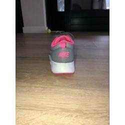 Nike schoenen maat 39 (valt als 38)