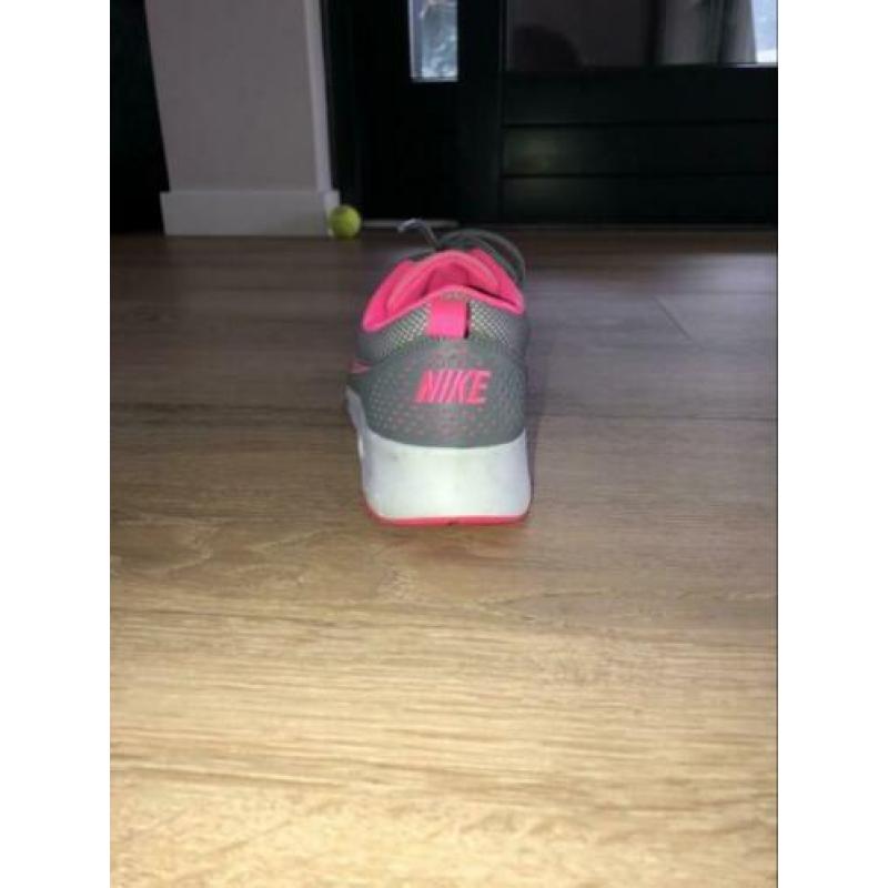 Nike schoenen maat 39 (valt als 38)