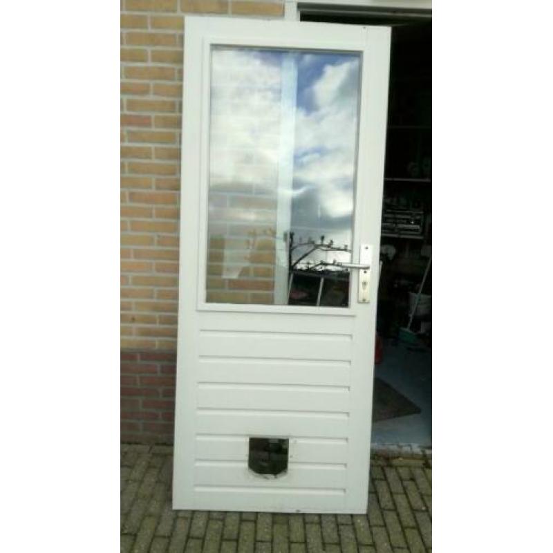 Achterdeur met kattenluik uitsparing