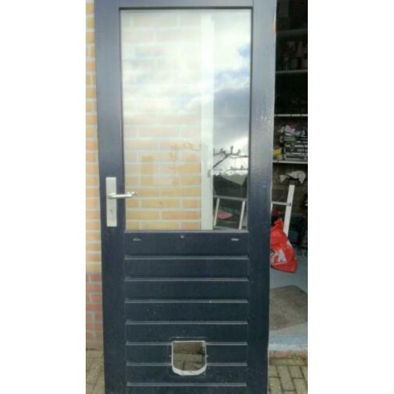 Achterdeur met kattenluik uitsparing