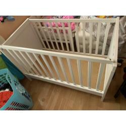 Sundvik ikea babybed ledikant meegroei verstelbaar wit