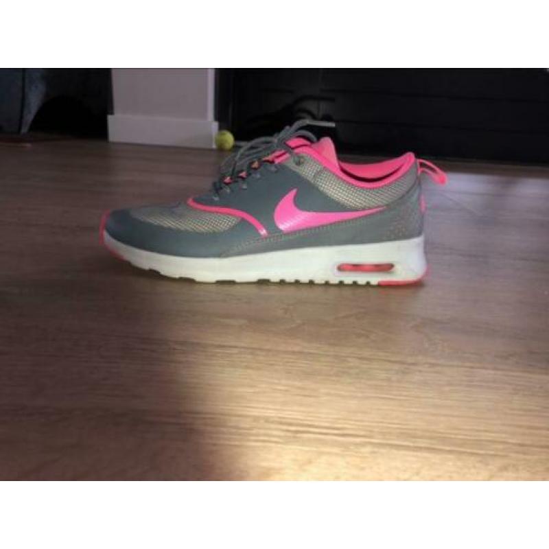 Nike schoenen maat 39 (valt als 38)