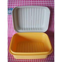 038) Kornuit of kaasdoos, gebruikt; en meer Tupperware