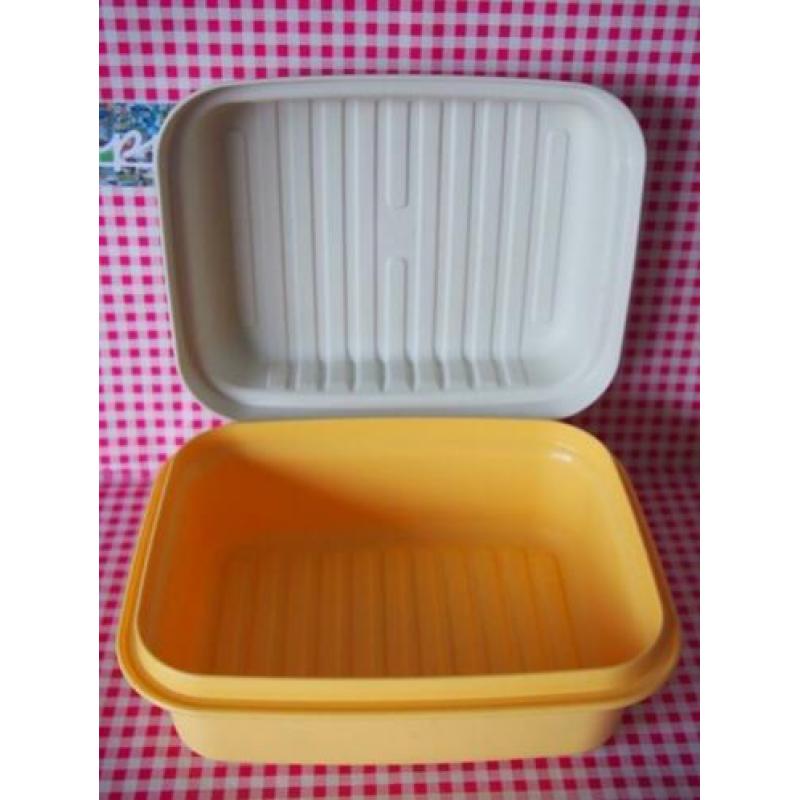 038) Kornuit of kaasdoos, gebruikt; en meer Tupperware