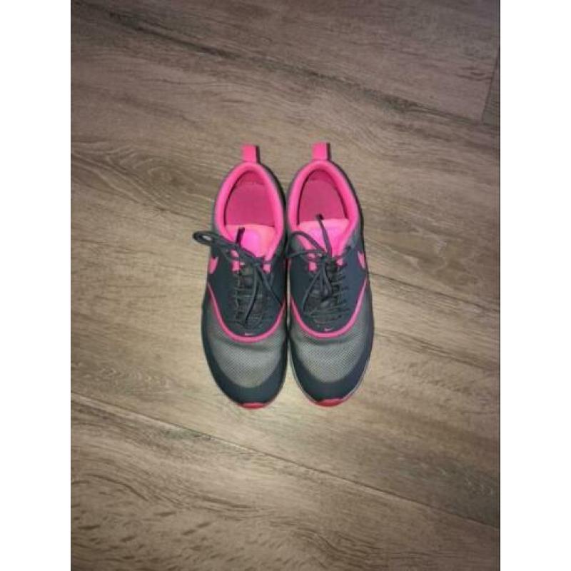 Nike schoenen maat 39 (valt als 38)