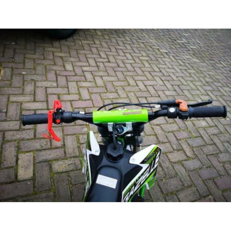 Cross motor