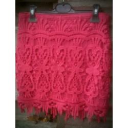 Mooi roze minirokje met kant maat M zgan