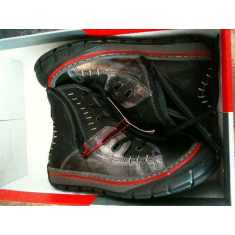 Nieuwe Redzz Tim stoere schoen zwart met rode accenten