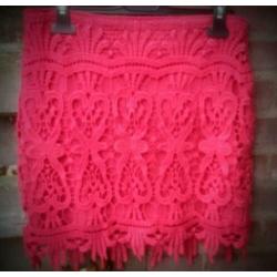Mooi roze minirokje met kant maat M zgan