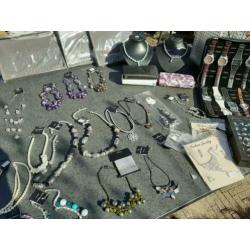 Bijoux, kettingen, ringen, oorbellen