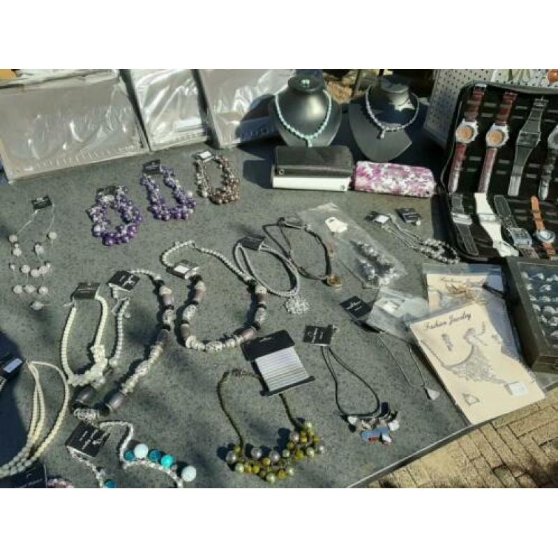 Bijoux, kettingen, ringen, oorbellen