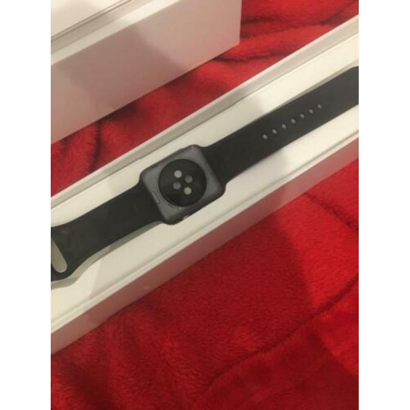 Apple watch. 2 extra bandjes, oplader en hoesje.