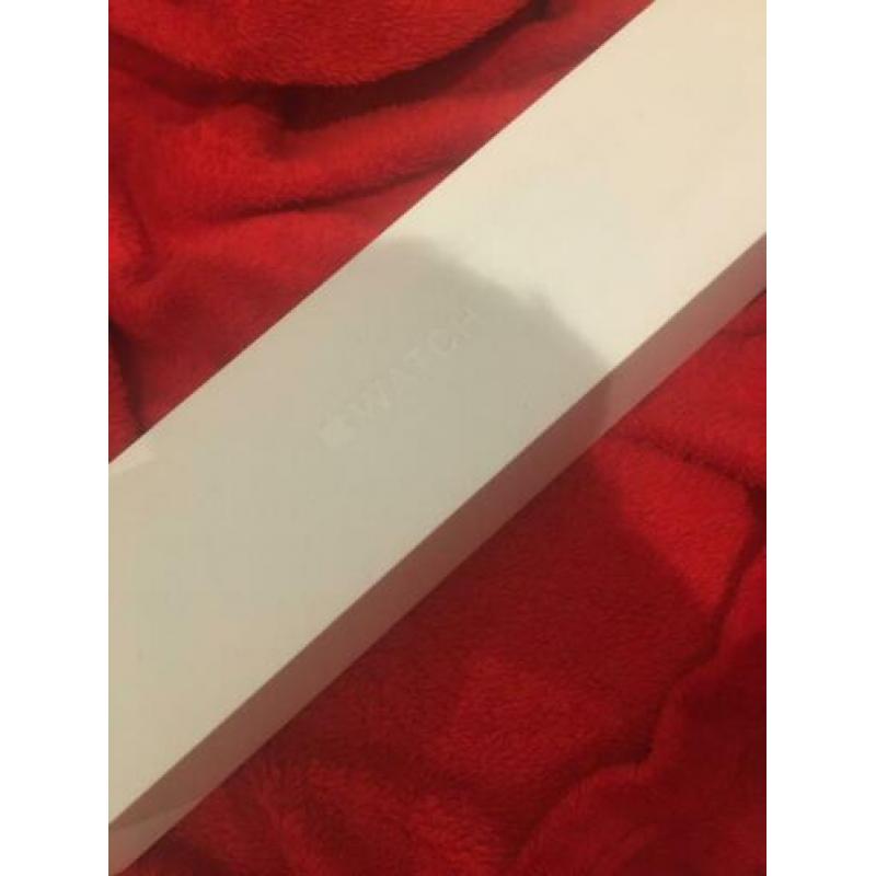 Apple watch. 2 extra bandjes, oplader en hoesje.