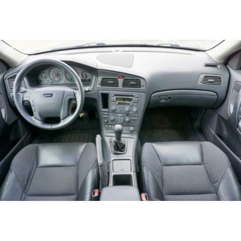 Volvo V70 2.4 140PK YOUNGTIMER TREKHAAK ECC ! BTW AUTO !