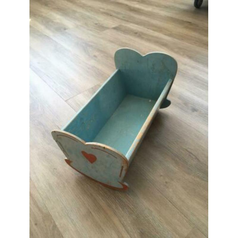 Vintage houten zeer oud poppenbedje, brocante.