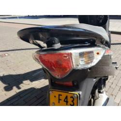 Kymco vp 50 scooter. Als nieuw, ziet er erg mooi uit.
