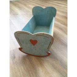 Vintage houten zeer oud poppenbedje, brocante.