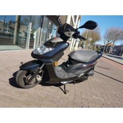 Kymco vp 50 scooter. Als nieuw, ziet er erg mooi uit.