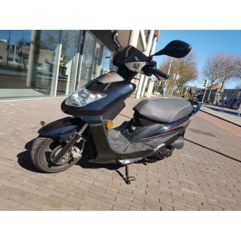 Kymco vp 50 scooter. Als nieuw, ziet er erg mooi uit.