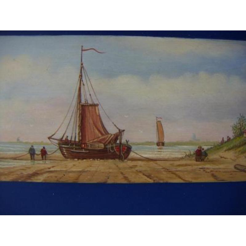 K. Nieuwenhuis olieverf op hout. Bomschuit op het strand.