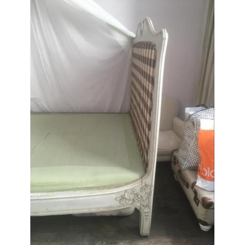 Frans antiek bed